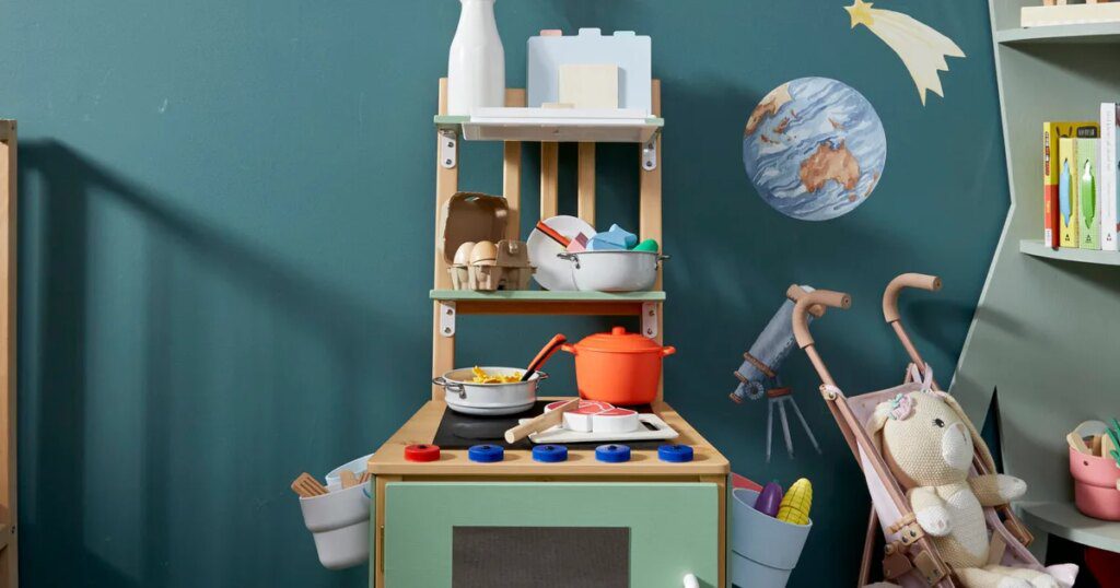 Construa para seus filhos sua própria cozinha lúdica para dias sem preocupações em casa