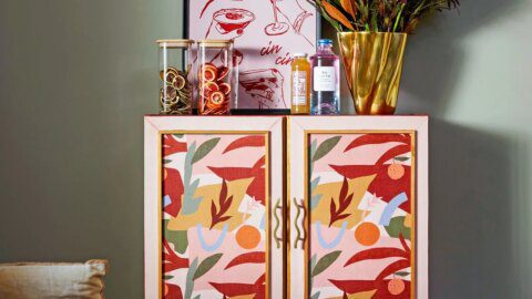 Hack de gabinete IKEA IVAR: transformação inteligente em estação de coquetéis