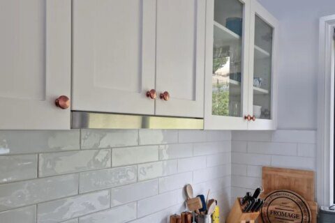 Mamãe Genius $ 7 Bunnings Kitchen Cupboard